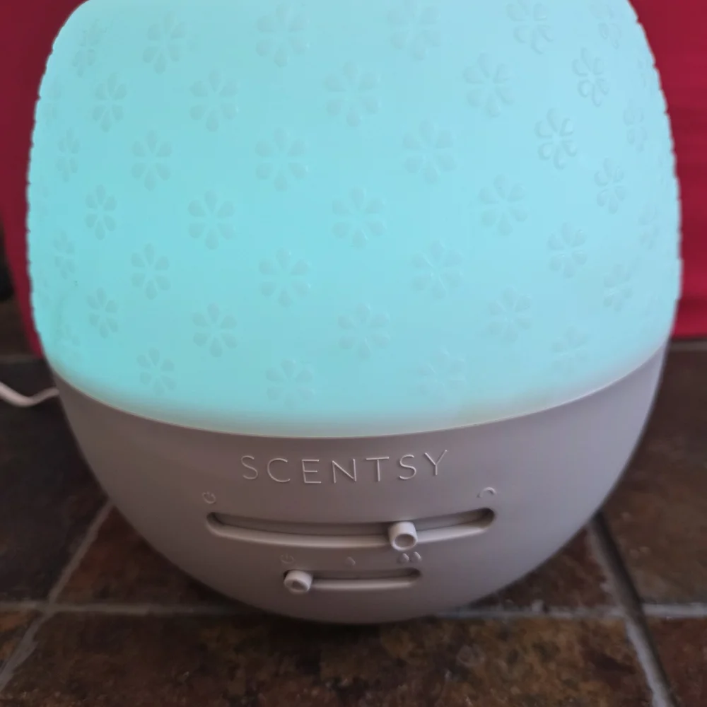 Scentsy White Floral Ceramic Diffuser